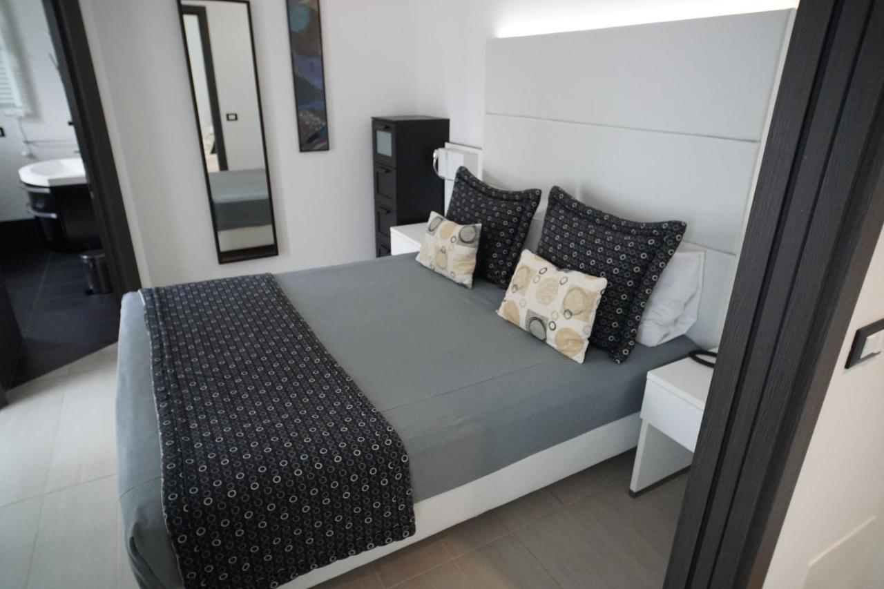 Hotel Rossini 4S Линяно Сабиадоро Екстериор снимка