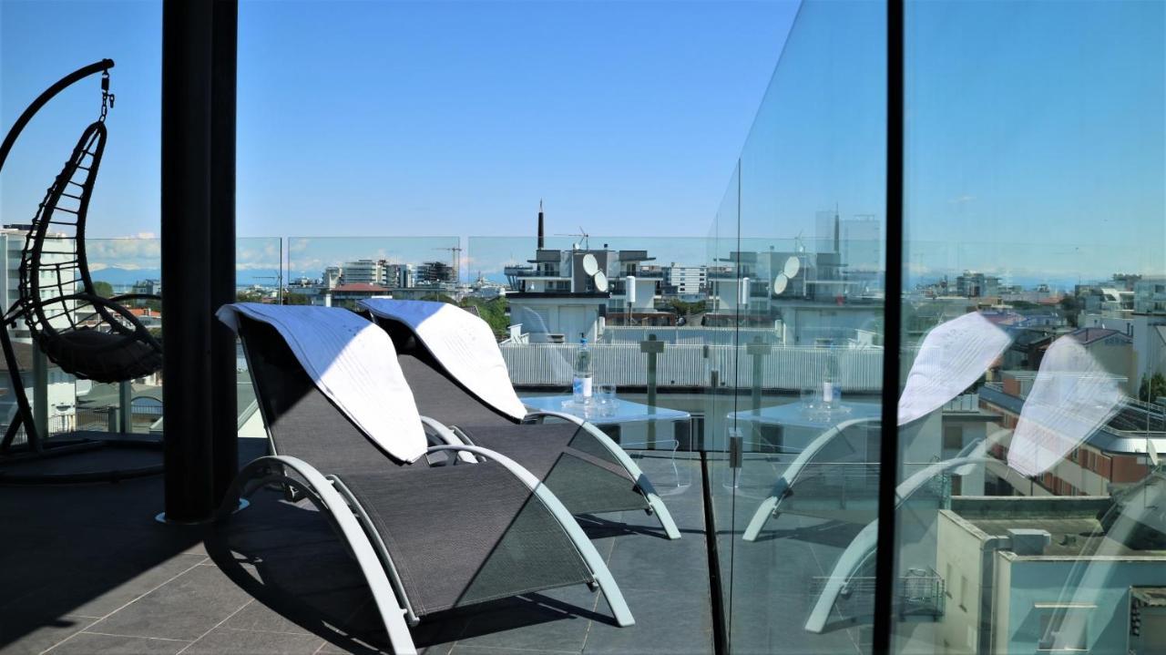 Hotel Rossini 4S Линяно Сабиадоро Екстериор снимка