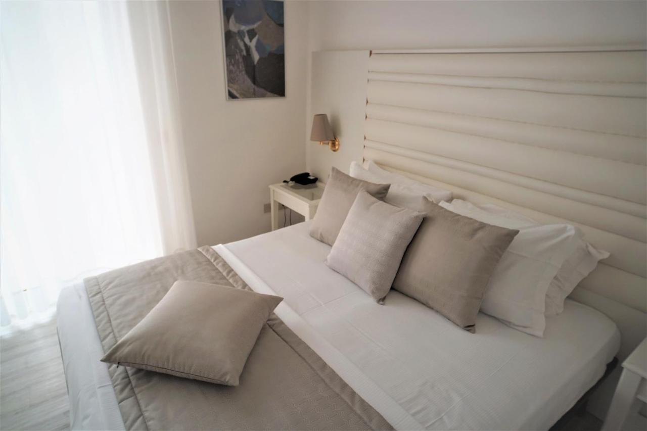 Hotel Rossini 4S Линяно Сабиадоро Екстериор снимка