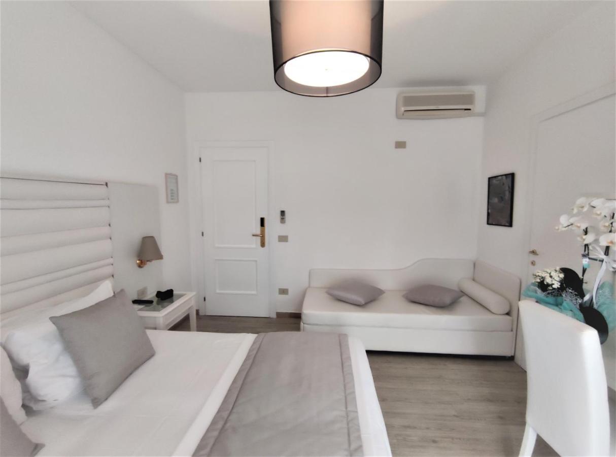 Hotel Rossini 4S Линяно Сабиадоро Екстериор снимка