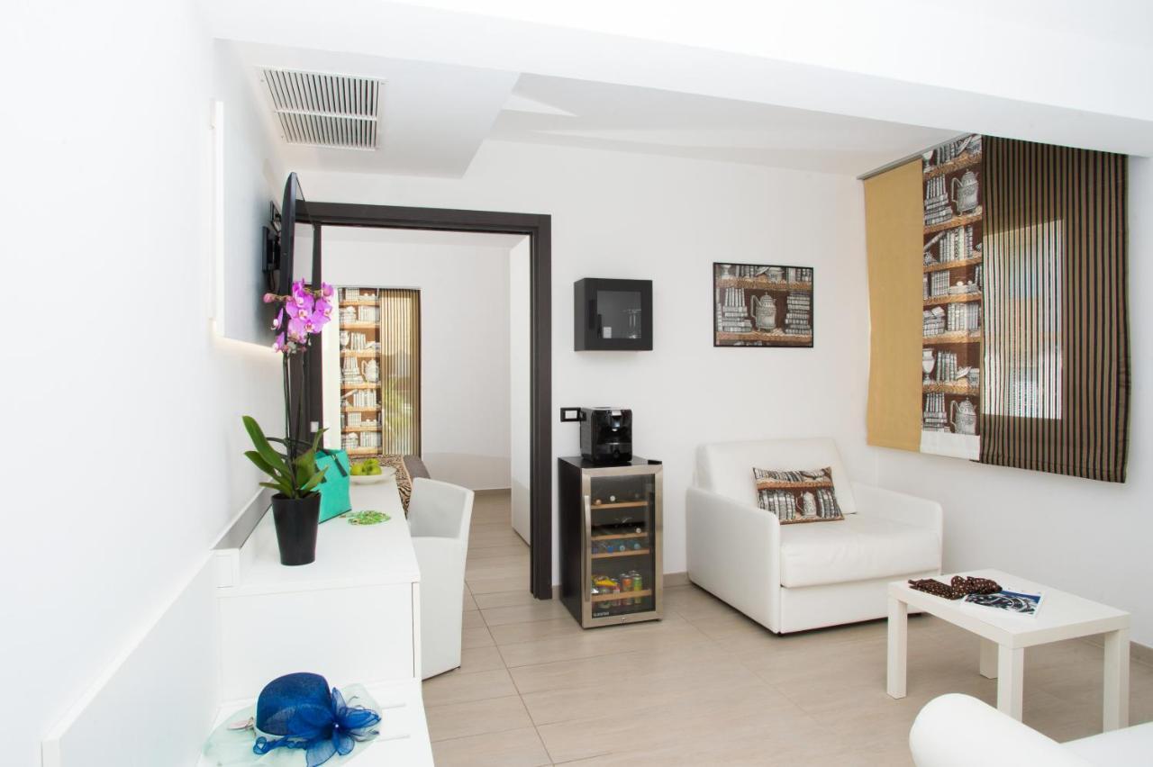 Hotel Rossini 4S Линяно Сабиадоро Екстериор снимка