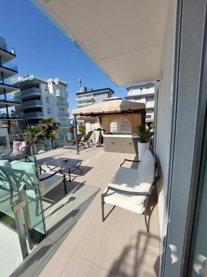 Hotel Rossini 4S Линяно Сабиадоро Екстериор снимка