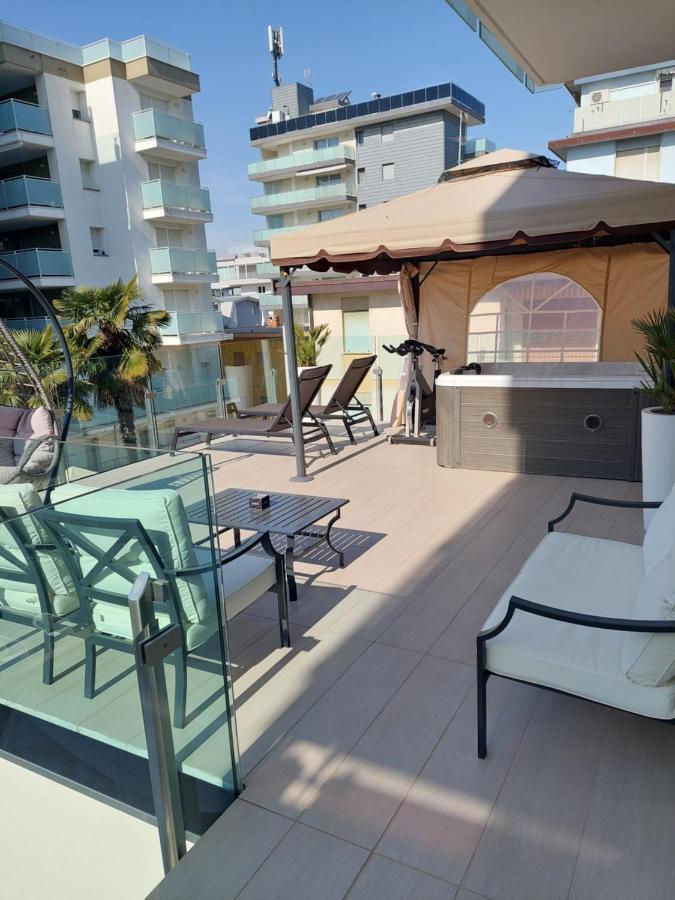 Hotel Rossini 4S Линяно Сабиадоро Екстериор снимка