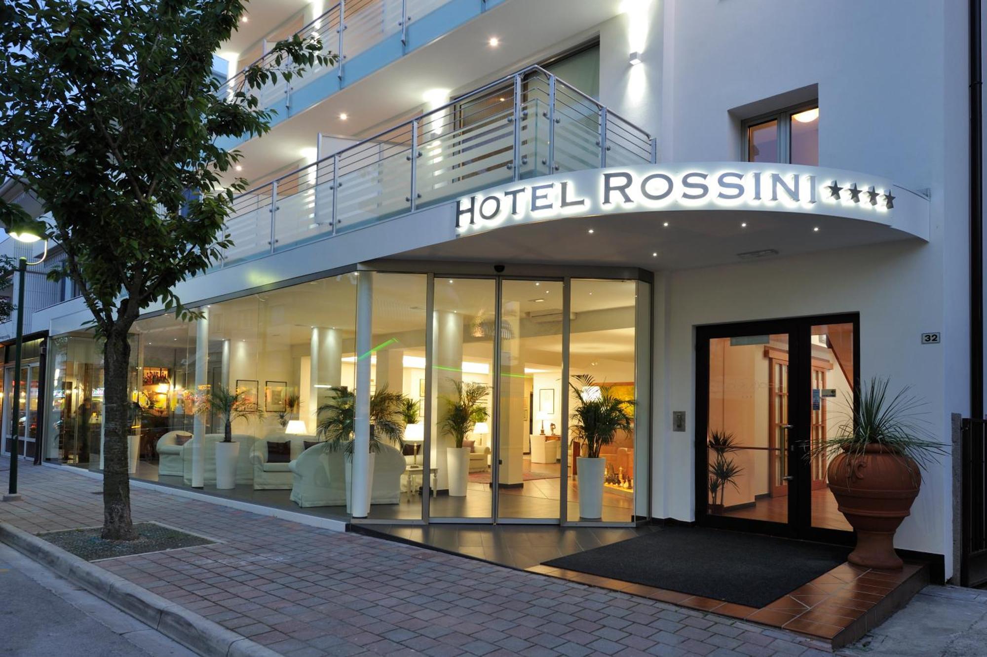Hotel Rossini 4S Линяно Сабиадоро Екстериор снимка