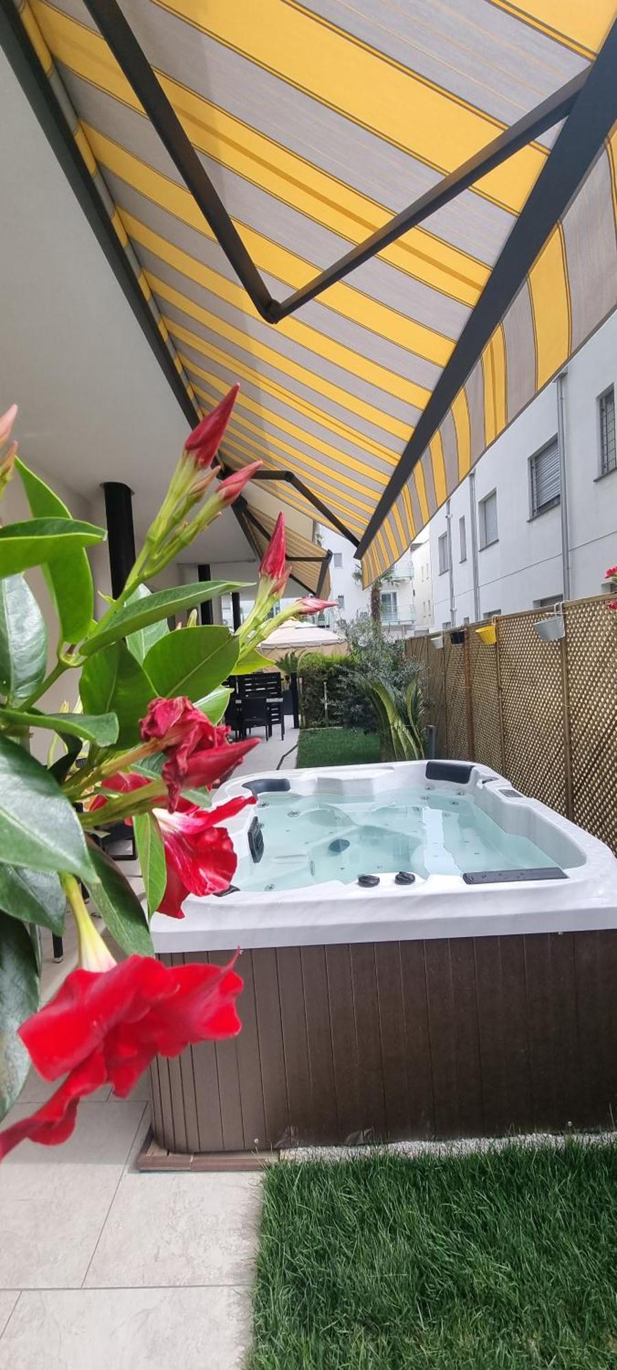 Hotel Rossini 4S Линяно Сабиадоро Екстериор снимка