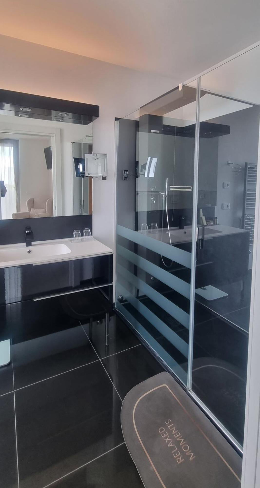 Hotel Rossini 4S Линяно Сабиадоро Екстериор снимка