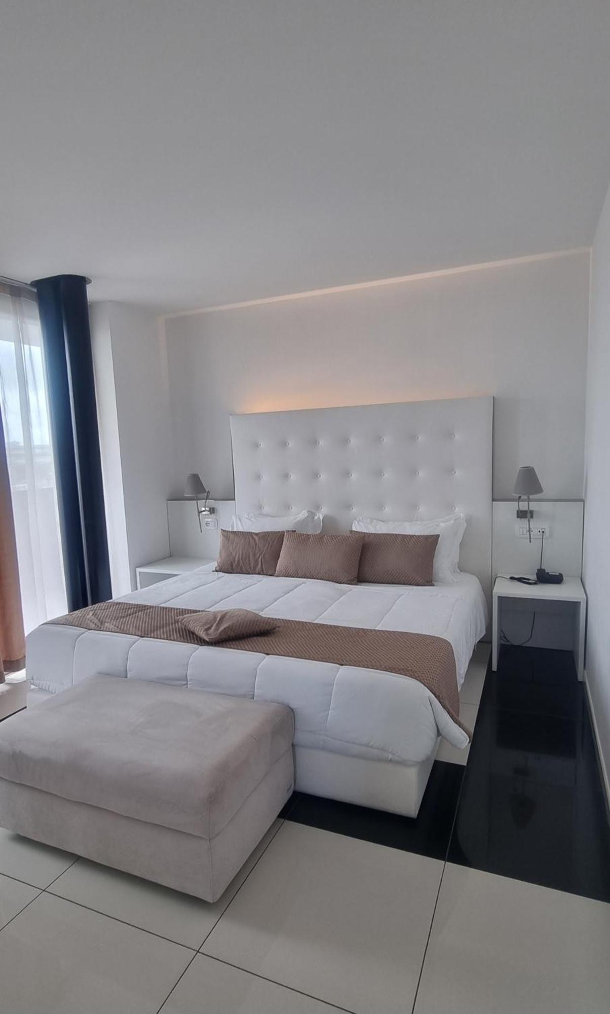 Hotel Rossini 4S Линяно Сабиадоро Екстериор снимка