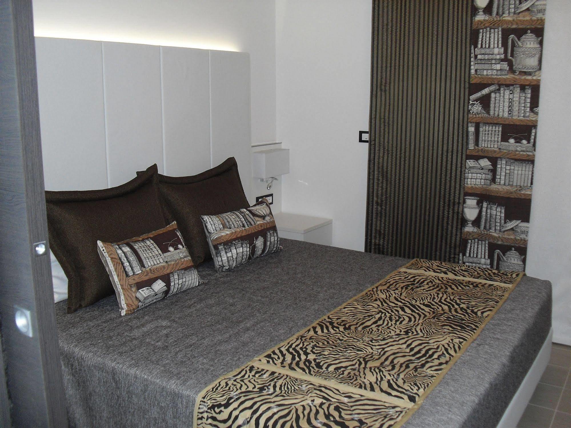 Hotel Rossini 4S Линяно Сабиадоро Екстериор снимка