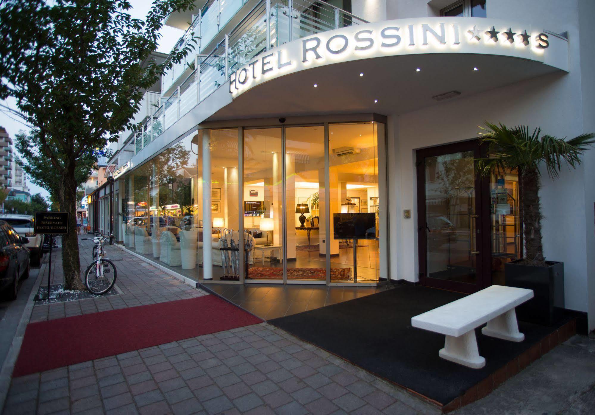 Hotel Rossini 4S Линяно Сабиадоро Екстериор снимка