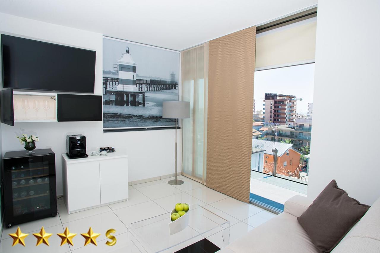 Hotel Rossini 4S Линяно Сабиадоро Екстериор снимка