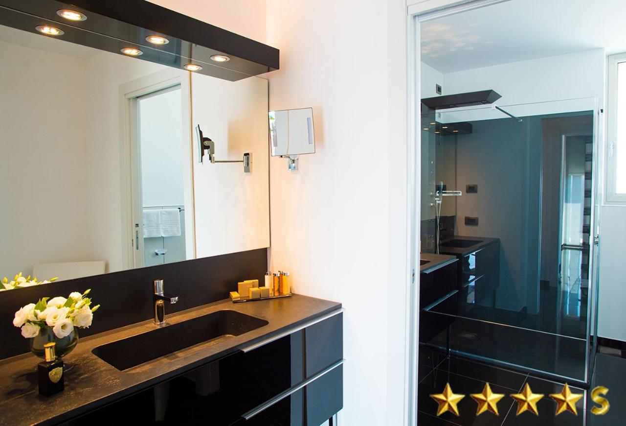 Hotel Rossini 4S Линяно Сабиадоро Екстериор снимка
