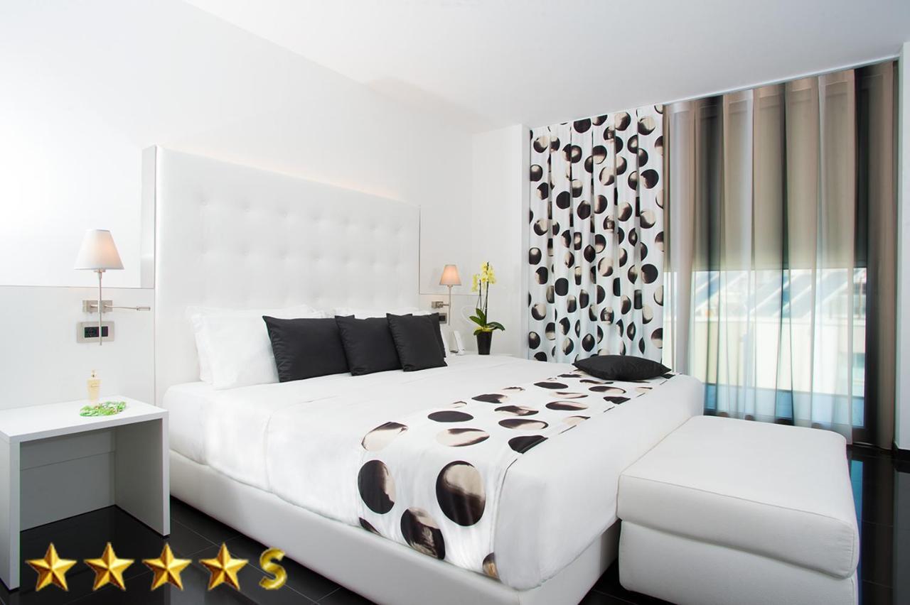 Hotel Rossini 4S Линяно Сабиадоро Екстериор снимка