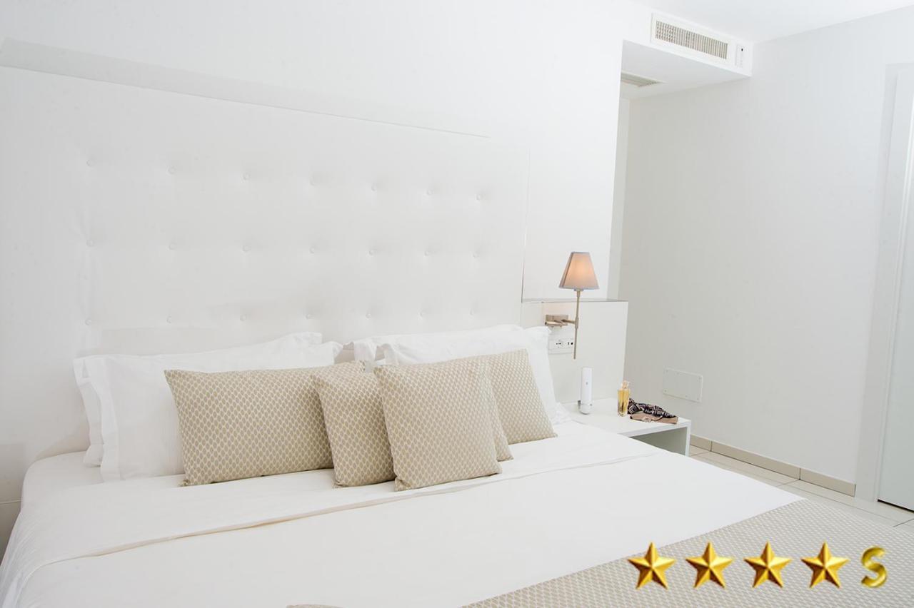 Hotel Rossini 4S Линяно Сабиадоро Екстериор снимка