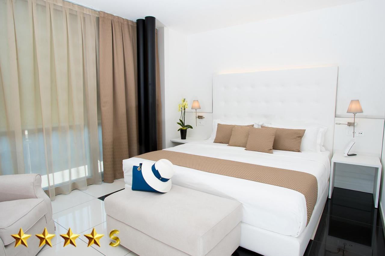 Hotel Rossini 4S Линяно Сабиадоро Екстериор снимка