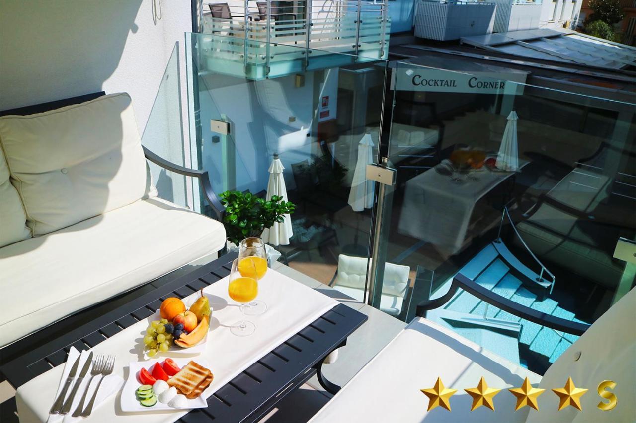 Hotel Rossini 4S Линяно Сабиадоро Екстериор снимка