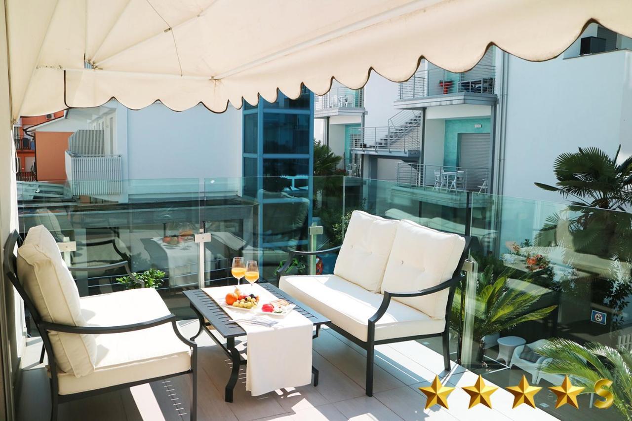 Hotel Rossini 4S Линяно Сабиадоро Екстериор снимка